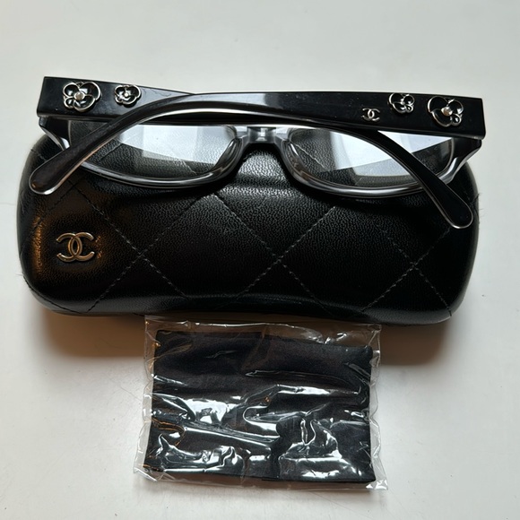 CHANEL vintage black enamel&Pearl RARE Camellia reader frames+Quilted Case+Cloth - Picture 1 of 12